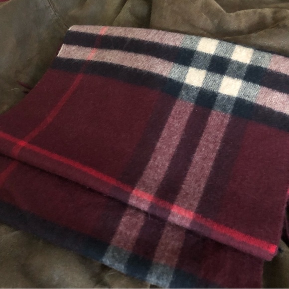 NEW Burberry Classic cashmere scarf classic plaid maroon mulberry red heritage - Picture 3 of 4